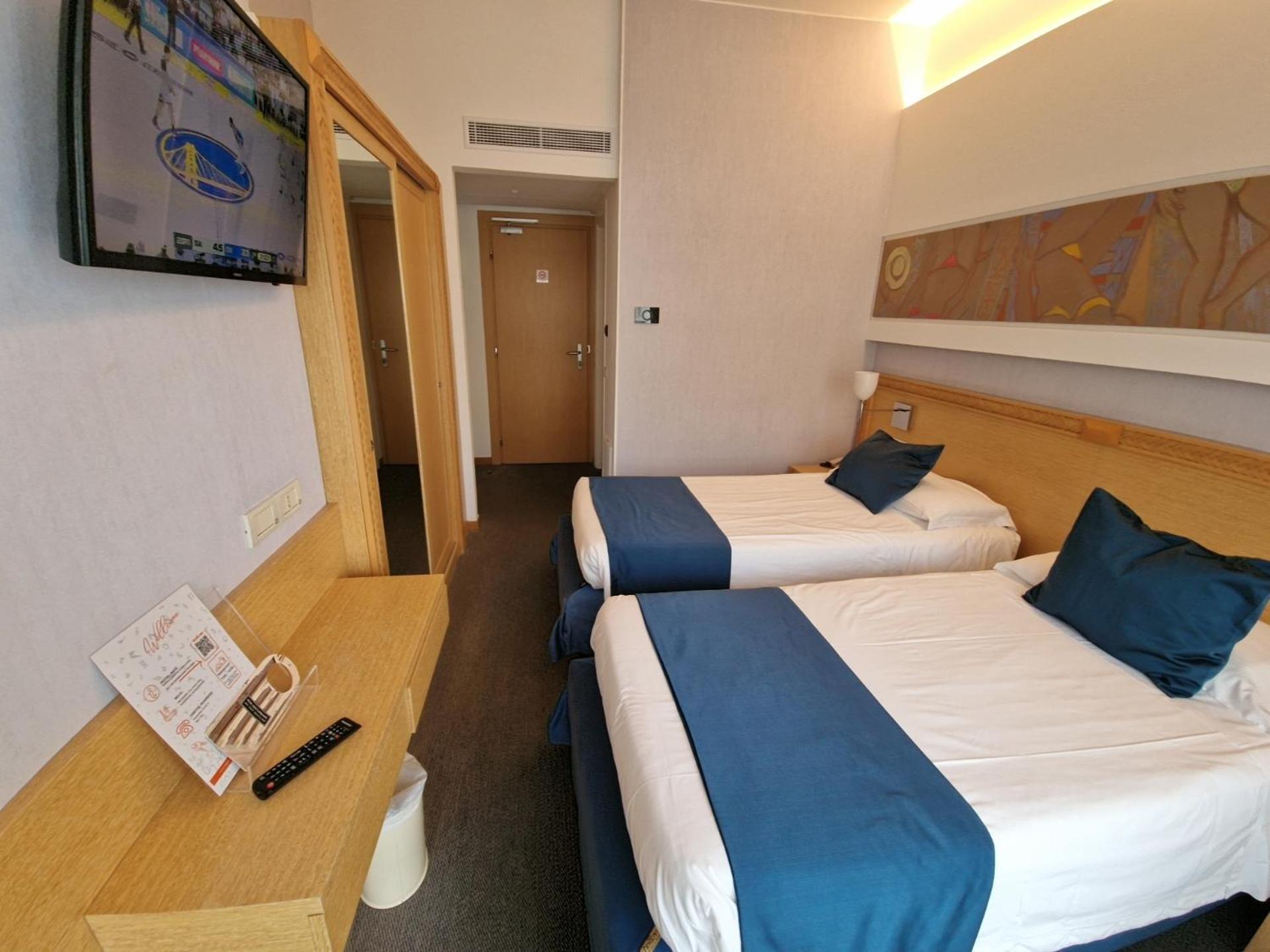 Double or Twin Room Side Sea View